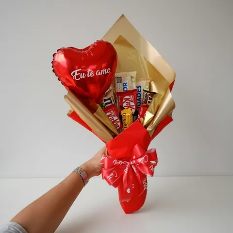 Buque de Chocolate C Balão, cestas de chocolate com entrega em Aracaju