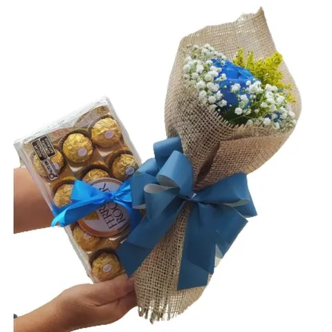 Buque de Rosas Azuis com Ferrero Rocher Nº1, buquês de flores com entrega em Aracaju